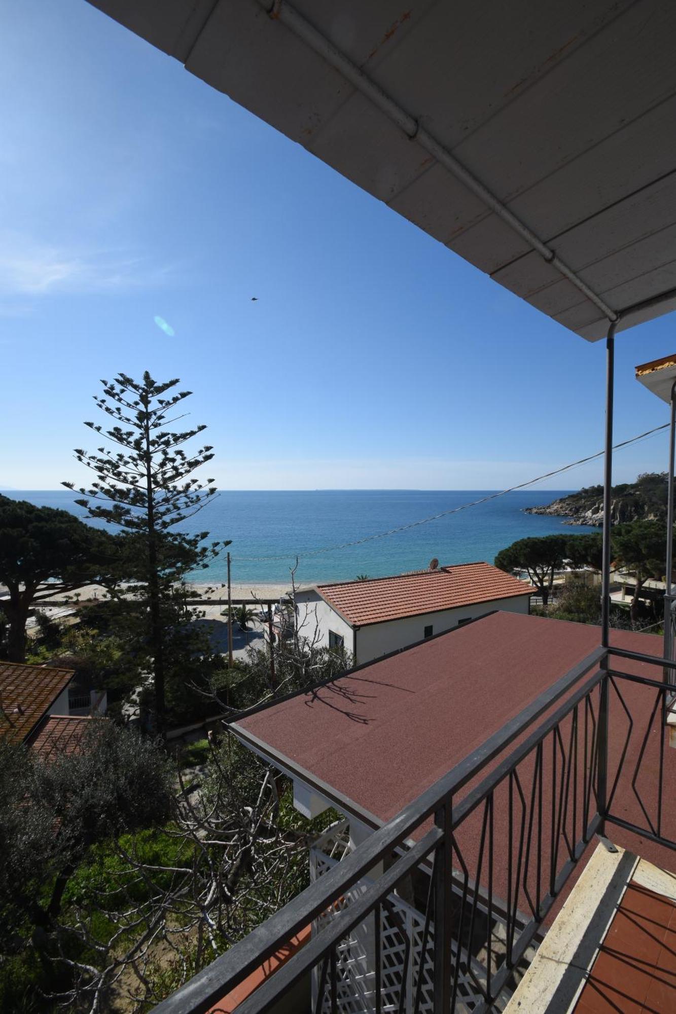 Appartamenti Cavoli - Vista Mare Con Terrazze, Clima E Posti Auto Spiaggia di Cavoli Zewnętrze zdjęcie