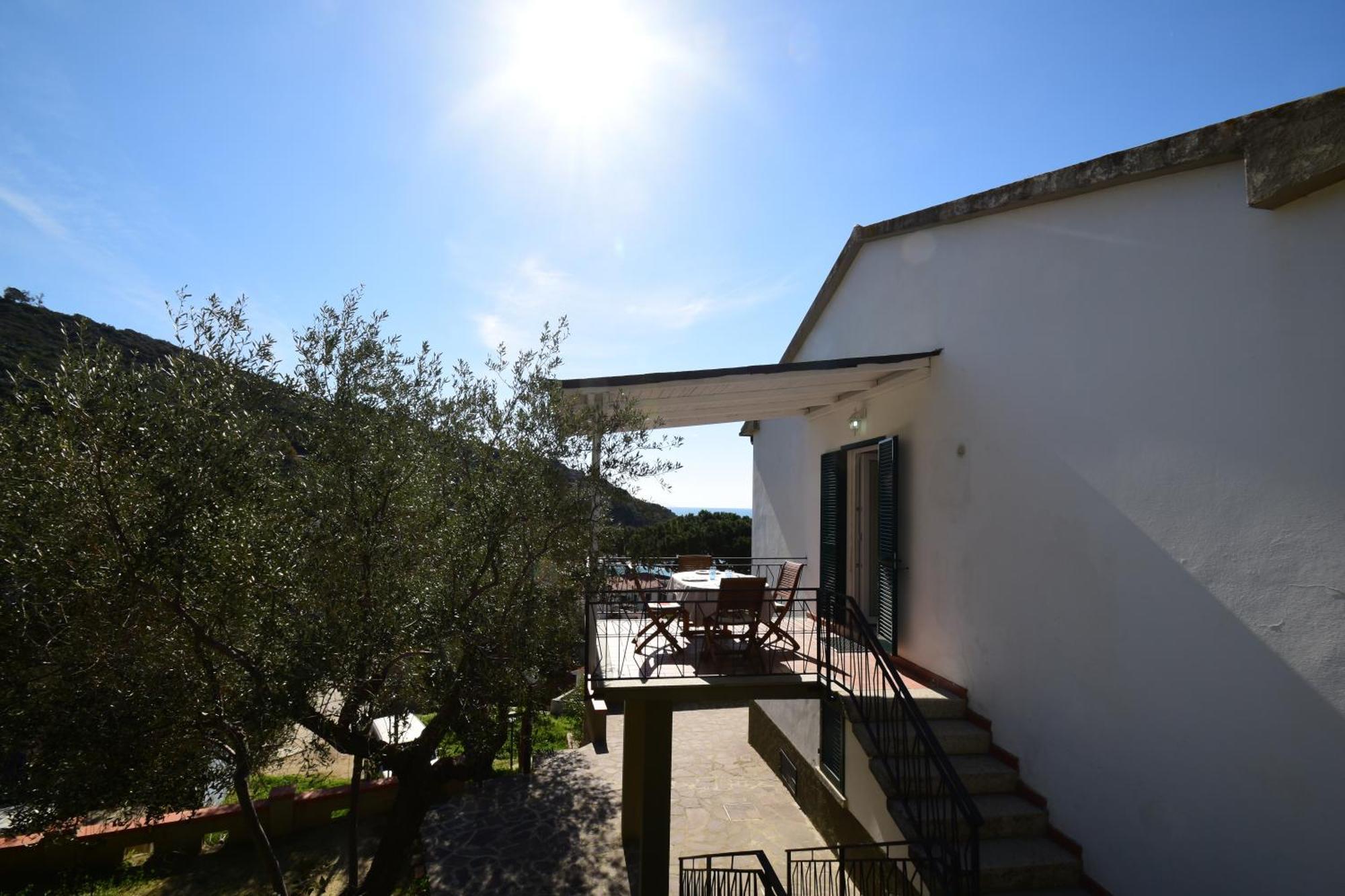 Appartamenti Cavoli - Vista Mare Con Terrazze, Clima E Posti Auto Spiaggia di Cavoli Zewnętrze zdjęcie